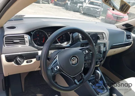 2015 Volkswagen Jetta 1.8T Sel z USA, uszkodzony, nr VIN 3VWL17AJ9FM400023